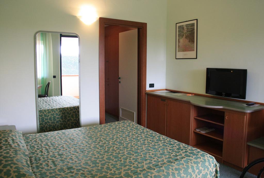 Dealuna Motel Фиденца Экстерьер фото